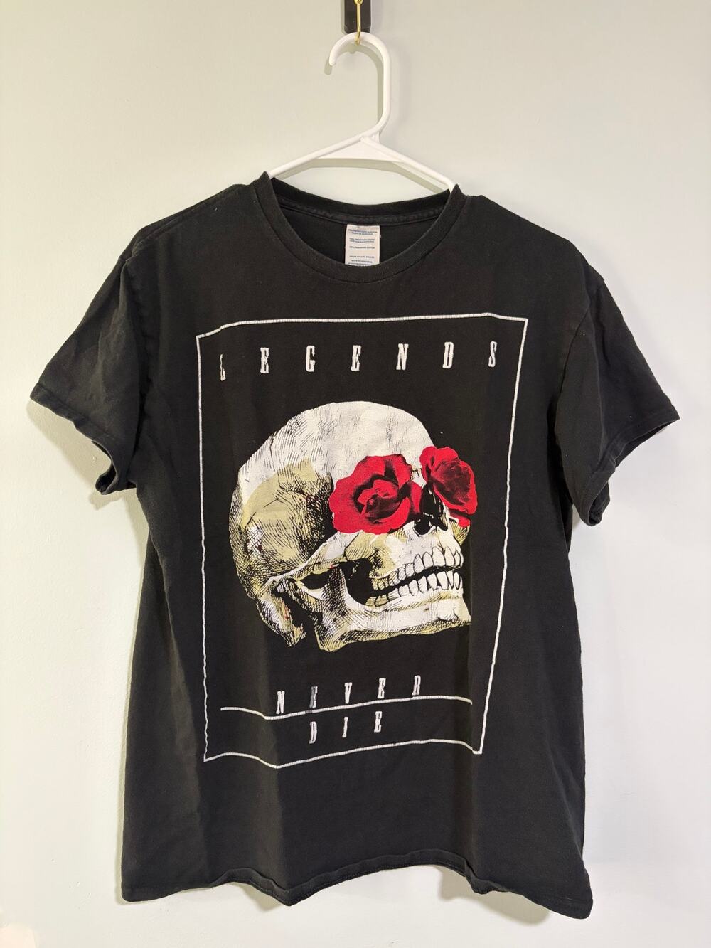Legends Never Die Skull Roses Graphic Tee Medium Black Gothic Grunge T Shirt